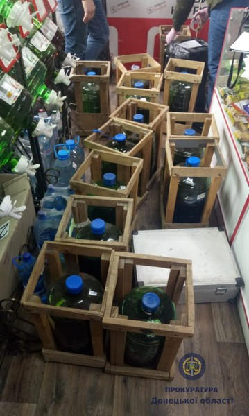 В Марьинском районе и Угледаре провели обыски с целью изъятия контрафактного алкоголя