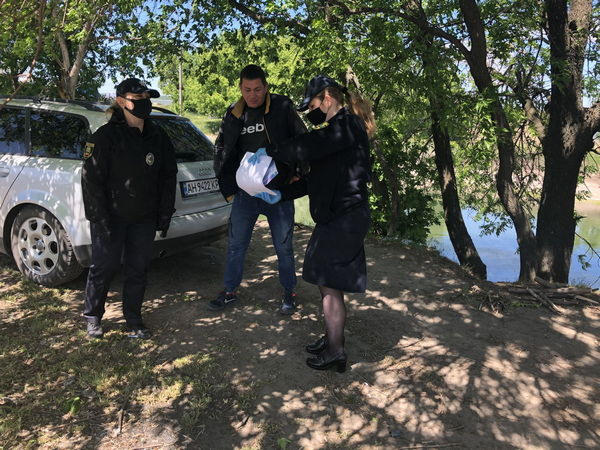 Спасатели с полицейскими провели рейд по водоемам в Курахово