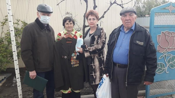 Накануне Дня Победы в Марьинке посетили семьи ветеранов