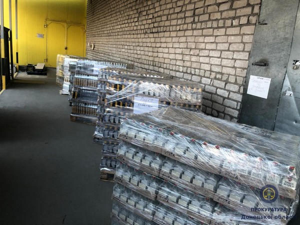 В Марьинском районе и Угледаре провели обыски с целью изъятия контрафактного алкоголя
