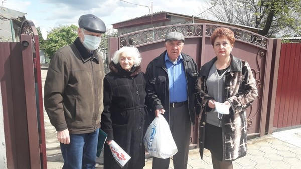 Накануне Дня Победы в Марьинке посетили семьи ветеранов