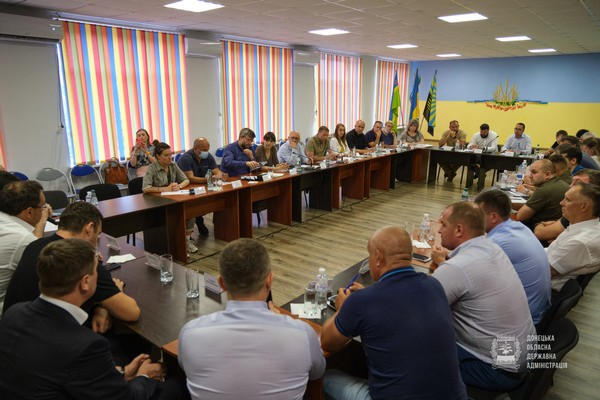 Министр по вопросам реинтеграции временно оккупированных территорий посетил Марьинку и Красногоровку