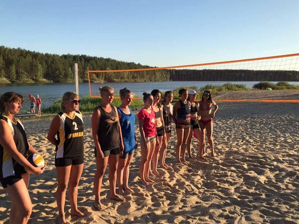 Волейболистки из Марьинского района заняли второе место на чемпионате области по пляжному волейболу