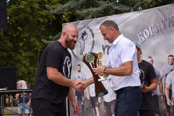 В Курахово прошли соревнования Кубка Украины по стронгмену