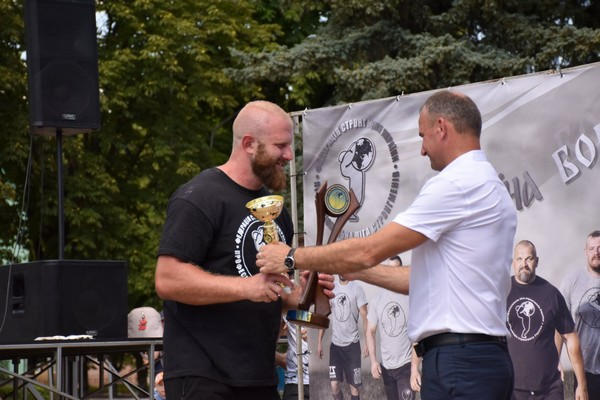 В Курахово прошли соревнования Кубка Украины по стронгмену