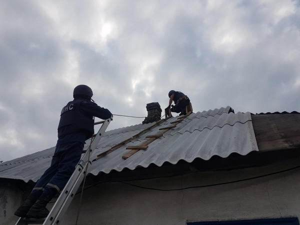 В Марьинском районе восстанавливают дома, поврежденные в результате обстрелов