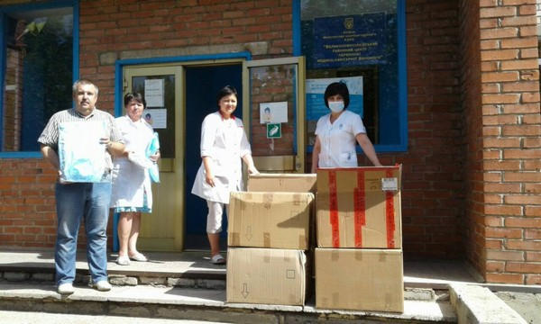 В Великоновоселковский районный центр ПМСП доставили защитные костюмы для медиков