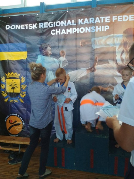Команда Марьинского района стала победителем чемпионата Донецкой области по каратэ