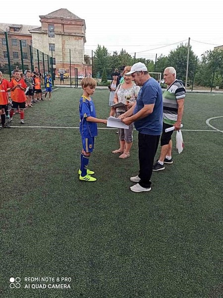 В Курахово состоялся праздничный турнир по мини-футболу
