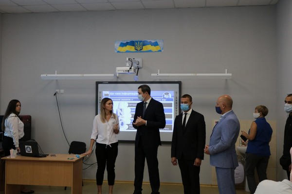 В Красногоровке торжественно открыли капитально отремонтированную школу