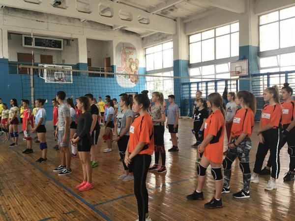 В Курахово состоялся яркий волейбольный турнир