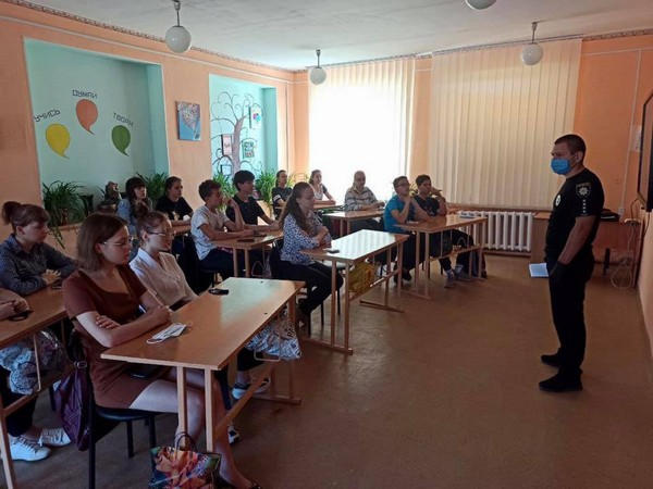 Полицейские провели профилактическую беседу со школьниками Великой Новоселки