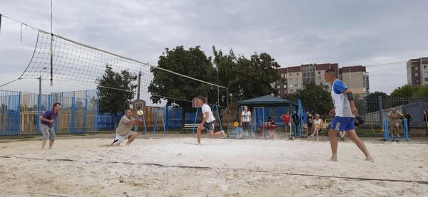 В Угледаре прошел открытый турнир Угледарской ОТГ по пляжному волейболу