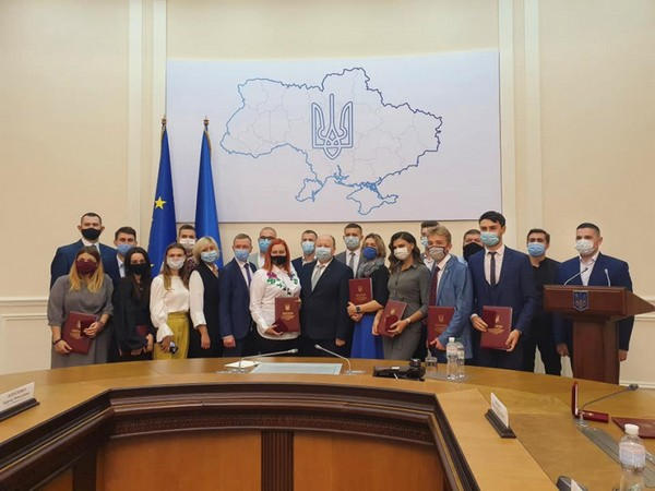 Руководителю молодежного центра из Угледара вручили Премию Кабинета Министров Украины