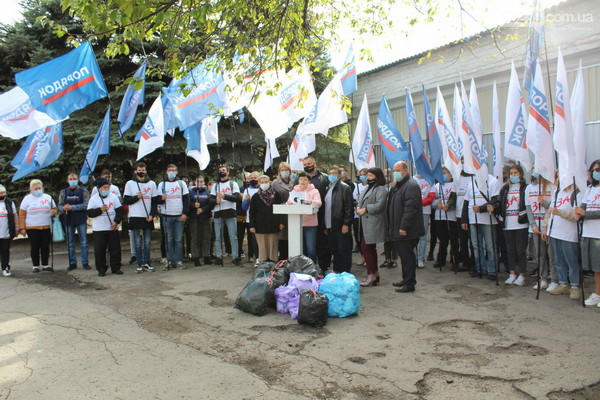 Активисты из Донецкой области отправили предвыборные фальшивки «ОПЗЖ» в их центральный офис