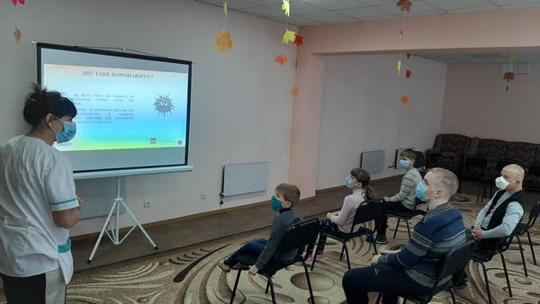 В Марьинском районе детям с инвалидностью рассказали, как бороться с коронавирусом