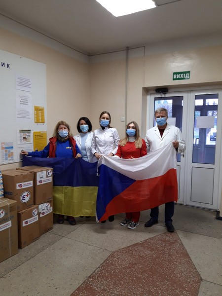 Великоновоселковской районной больнице передали благотворительную помощь для борьбы с коронавирусом