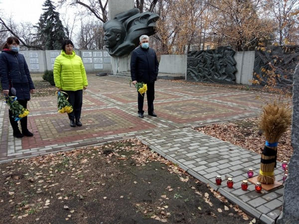 В Великой Новоселке почтили память жертв Голодомора