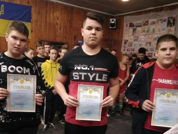 Угледарские тяжелоатлеты успешно выступили на чемпионате Донецкой области