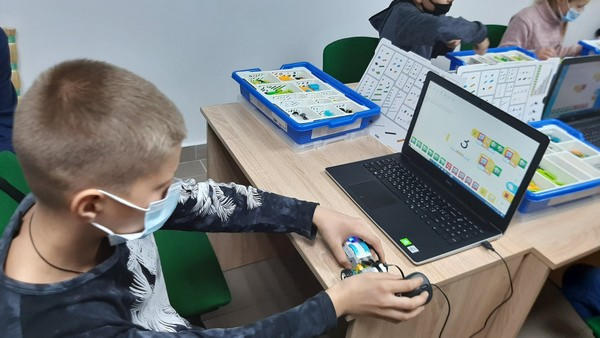 В Курахово открыли Центр робототехники «А-Robot»