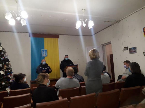 В Великоновоселковском районе участковые офицеры полиции рассказали гражданам о результатах своей работы