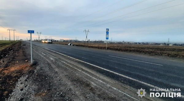На дороге между Курахово и Марьинкой перевернулся автомобиль: есть пострадавшие
