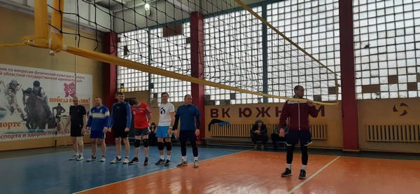В Угледаре прошел открытый турнир по волейболу «Чемпион года»