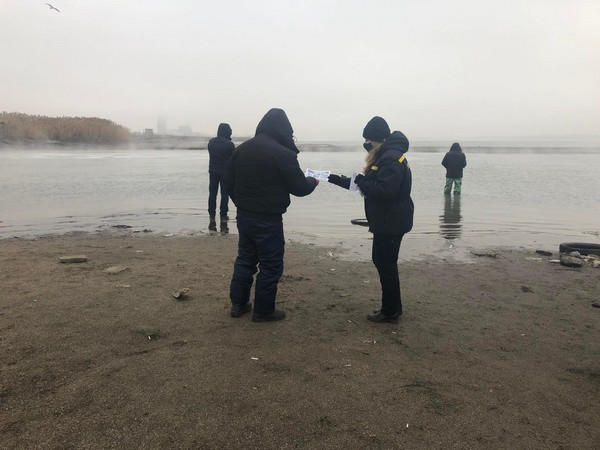 Жителям Курахово напомнили правила безопасной зимней рыбалки