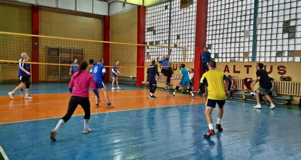 В Угледаре прошел открытый турнир по волейболу «Чемпион года»