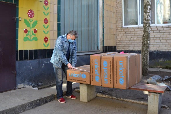 В Курахово воспитанники детских садов получили подарки от ЮНИСЕФ