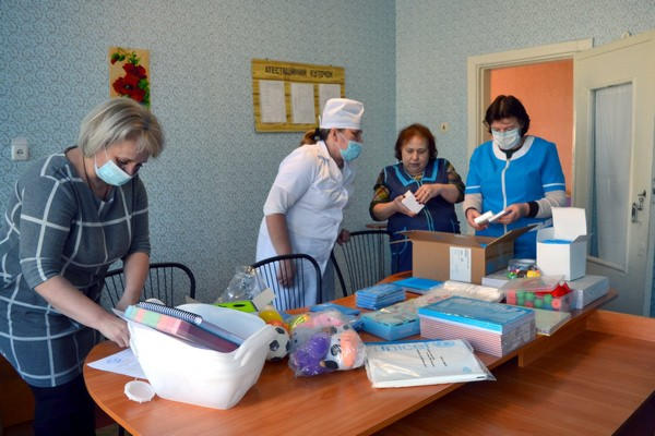 В детские сады Кураховской и Марьинской громад доставили игровые наборы для малышей