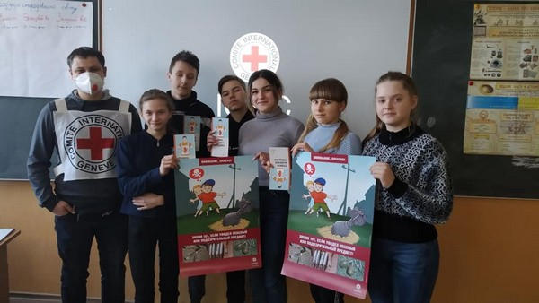 Школьникам прифронтовой Марьинки напомнили правила минной безопасности