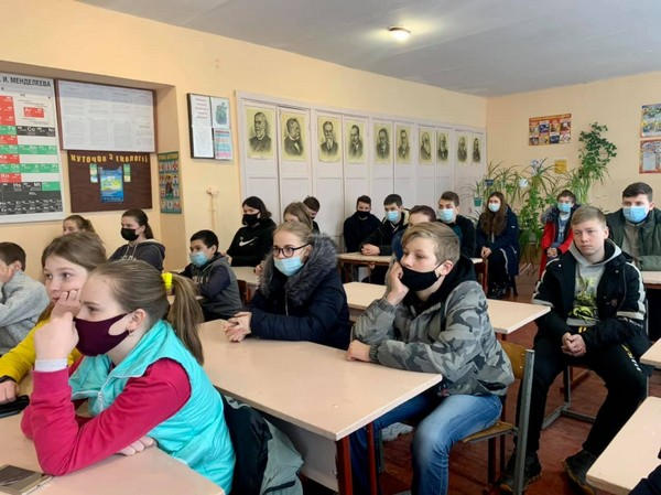 Полицейские Великой Новоселки напомнили школьникам об уголовной ответственности