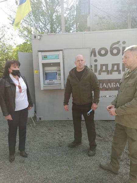 В прифронтовой Красногоровке открыли мобильное отделение «Ощадбанка»