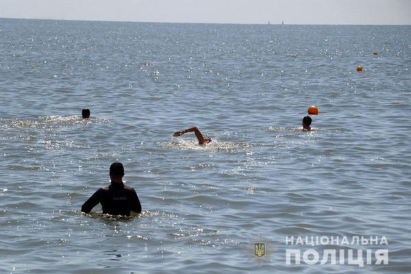 Полицейский из Курахово выиграл чемпионат Донецкой области по плаванию