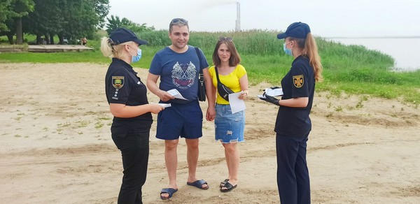 Полицейские со спасателями провели профилактический рейд на Кураховском водохранилище