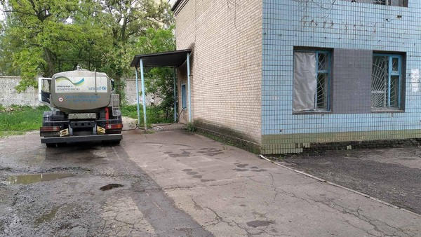 Из-за отсутствия питьевого водоснабжения в Красногоровку вынуждены привозить воду