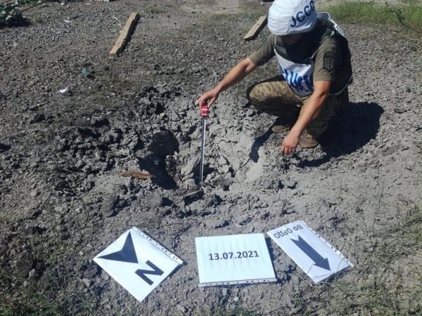 Военные показали последствия вражеского артиллерийского обстрела села в Угледарской громаде