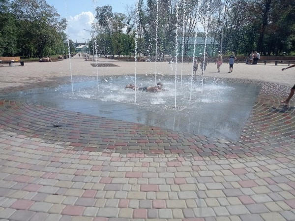 В Курахово появился еще один фонтан