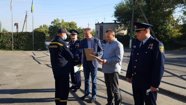 Спасателей Кураховской громады поздравили с профессиональным праздником