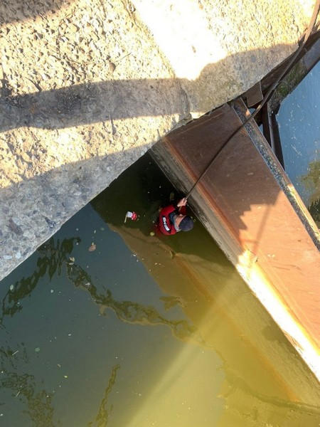 Как в Курахово спасали мужчину, который упал в технический водоем Кураховского водохранилища