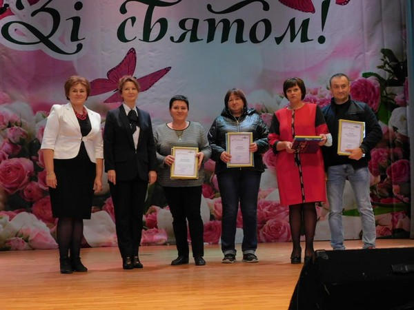 В Курахово педагогов торжественно поздравили с профессиональным праздником