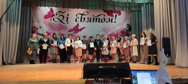 В Курахово педагогов торжественно поздравили с профессиональным праздником