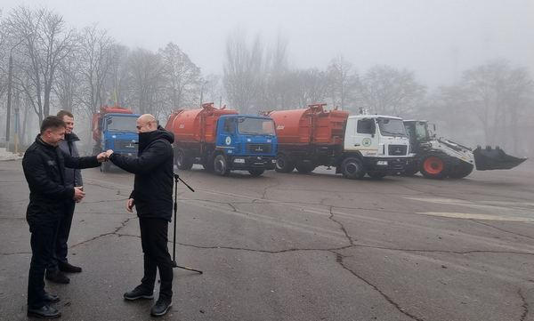 В Угледарской ТГ станет чище: громада получила новый мусоровоз