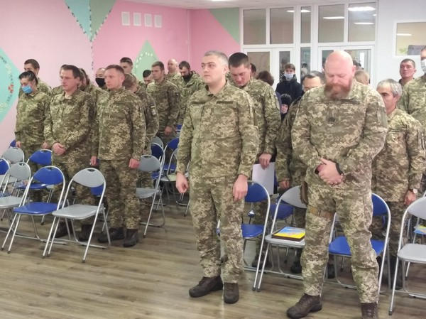 Как в прифронтовой Марьинке отметили День Вооруженных Сил Украины