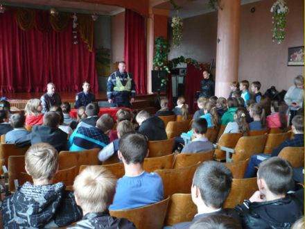 Марьинские милиционеры рассказали школьникам о вреде наркотиков (фото)