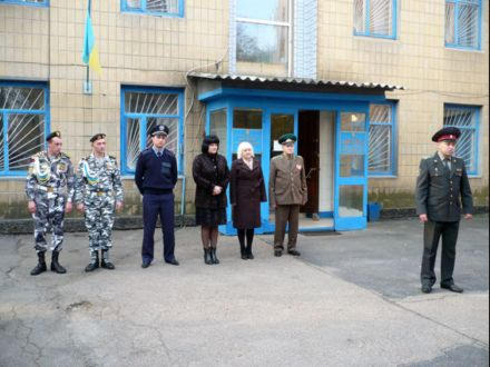 В военкомате Красногоровки призывников Марьинского района торжественно проводили в армию (фото)