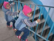 Невероятная история девочек-близняшек с ДЦП из Курахово (фото)
