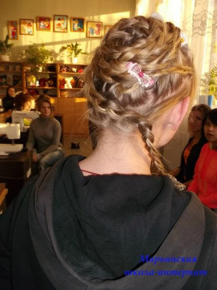 В Марьинской школе-интернат прошло мероприятие, посвященное волосам (фото)