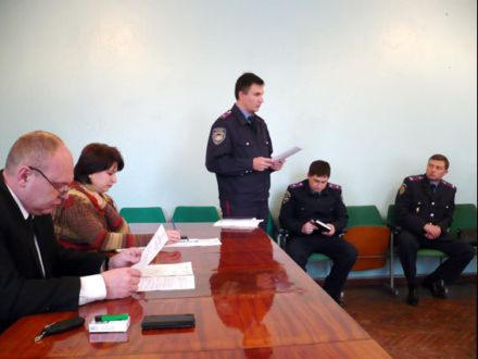 Красногоровские милиционеры отчитались перед местными депутатами (фото)